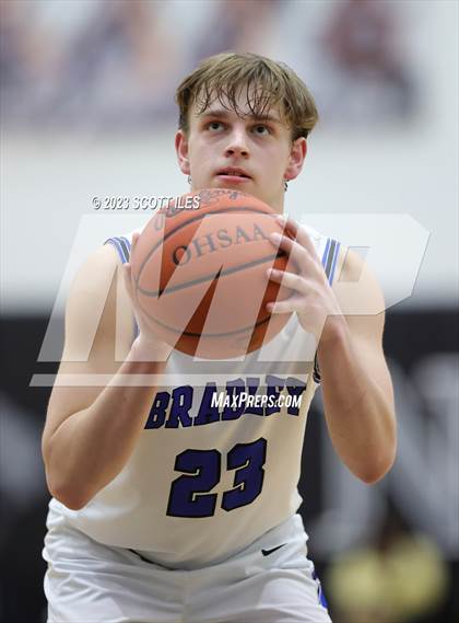Thumbnail 3 in Hilliard Bradley vs. Africentric Early College photogallery.