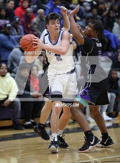 Thumbnail 3 in Hilliard Bradley vs. Africentric Early College photogallery.