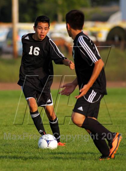 Thumbnail 1 in Fennville vs Hudsonville HomeSchoolers photogallery.
