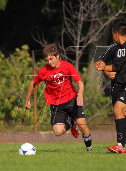Thumbnail 1 in Fennville vs Hudsonville HomeSchoolers photogallery.