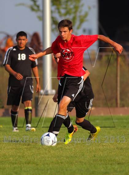 Thumbnail 3 in Fennville vs Hudsonville HomeSchoolers photogallery.