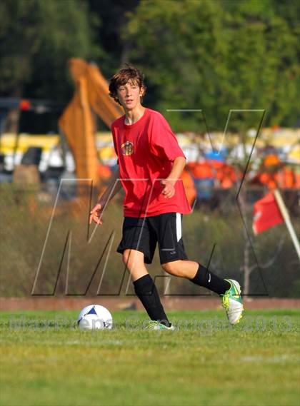 Thumbnail 1 in Fennville vs Hudsonville HomeSchoolers photogallery.