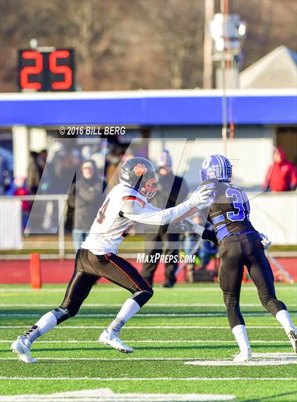 Thumbnail 2 in Darien vs. Ridgefield (CIAC Class LL Final) photogallery.