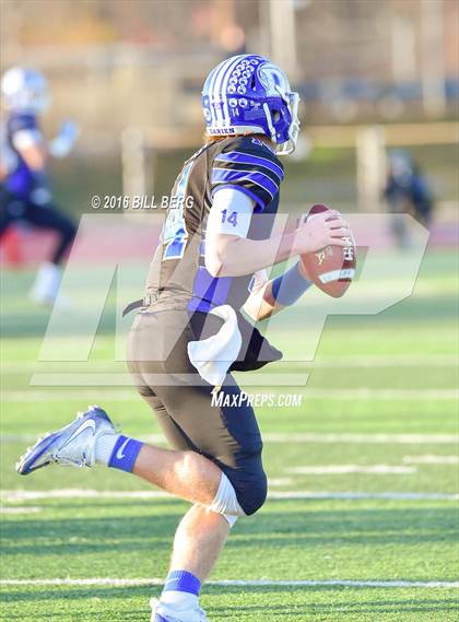 Thumbnail 3 in Darien vs. Ridgefield (CIAC Class LL Final) photogallery.