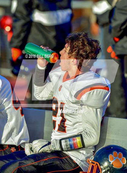 Thumbnail 2 in Darien vs. Ridgefield (CIAC Class LL Final) photogallery.