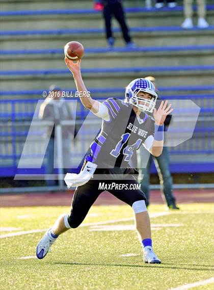Thumbnail 2 in Darien vs. Ridgefield (CIAC Class LL Final) photogallery.