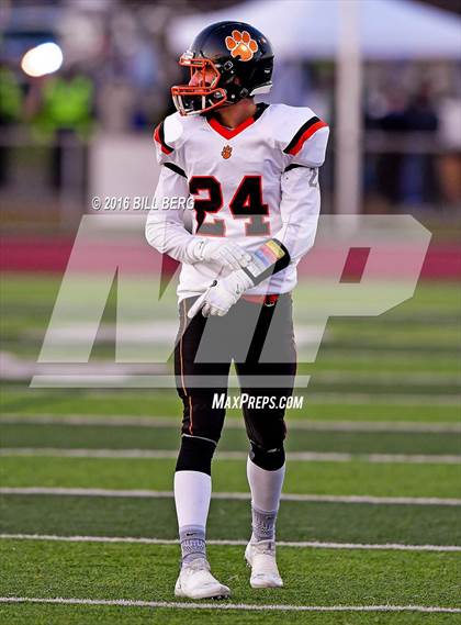 Thumbnail 2 in Darien vs. Ridgefield (CIAC Class LL Final) photogallery.
