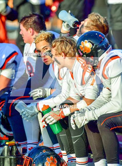 Thumbnail 2 in Darien vs. Ridgefield (CIAC Class LL Final) photogallery.