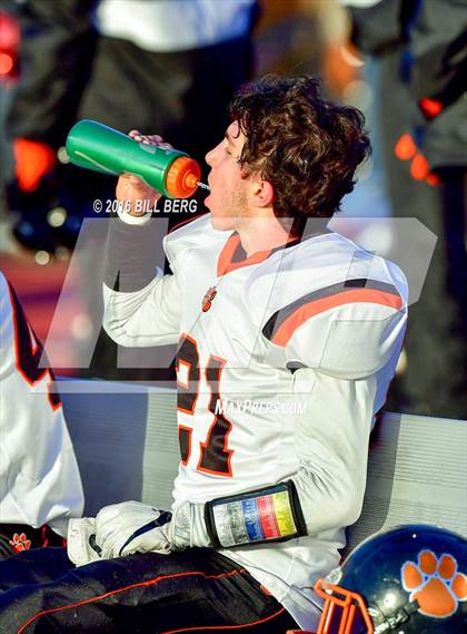 Thumbnail 3 in Darien vs. Ridgefield (CIAC Class LL Final) photogallery.
