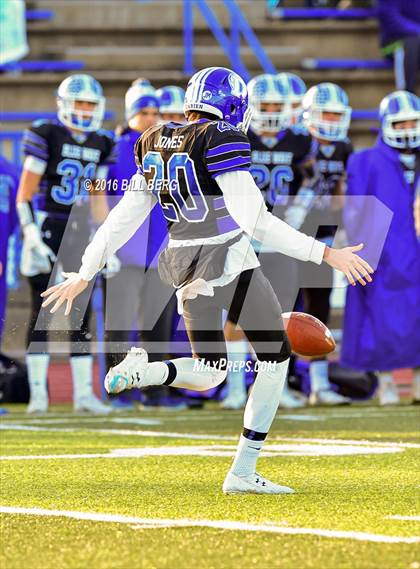 Thumbnail 3 in Darien vs. Ridgefield (CIAC Class LL Final) photogallery.