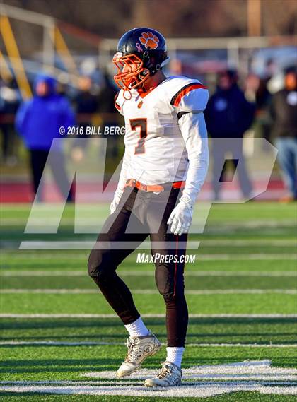 Thumbnail 1 in Darien vs. Ridgefield (CIAC Class LL Final) photogallery.
