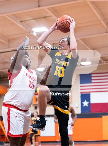 Thumbnail 1 in Burton vs. Yorktown (Schulenburg Shorthorn Tournament) photogallery.