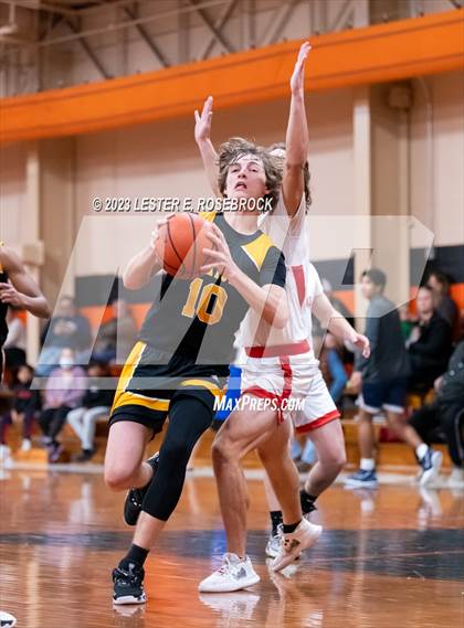Thumbnail 3 in Burton vs. Yorktown (Schulenburg Shorthorn Tournament) photogallery.