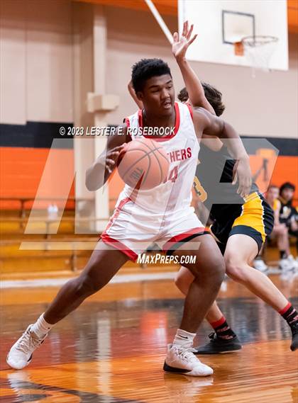 Thumbnail 1 in Burton vs. Yorktown (Schulenburg Shorthorn Tournament) photogallery.