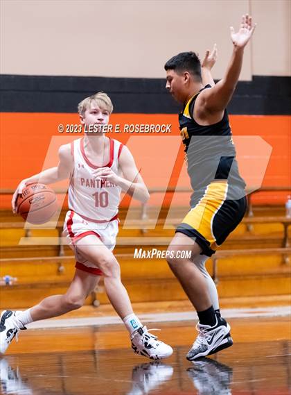 Thumbnail 2 in Burton vs. Yorktown (Schulenburg Shorthorn Tournament) photogallery.