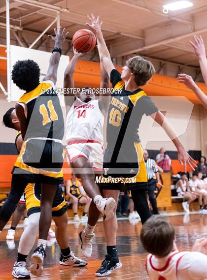Thumbnail 2 in Burton vs. Yorktown (Schulenburg Shorthorn Tournament) photogallery.