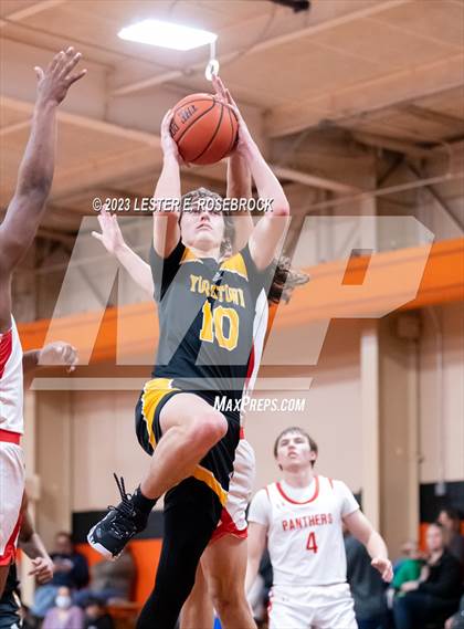 Thumbnail 2 in Burton vs. Yorktown (Schulenburg Shorthorn Tournament) photogallery.