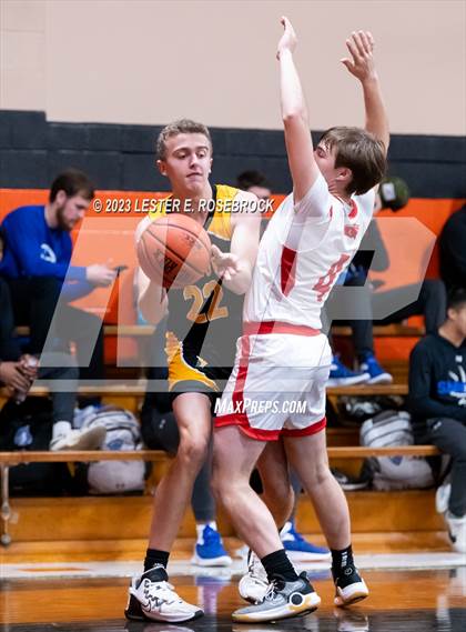 Thumbnail 1 in Burton vs. Yorktown (Schulenburg Shorthorn Tournament) photogallery.