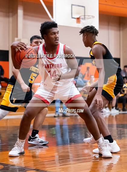 Thumbnail 1 in Burton vs. Yorktown (Schulenburg Shorthorn Tournament) photogallery.