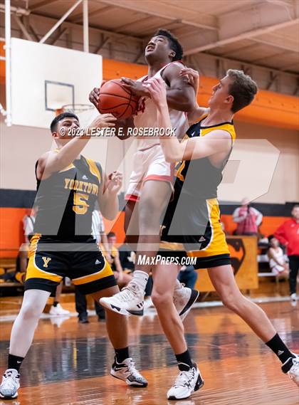 Thumbnail 2 in Burton vs. Yorktown (Schulenburg Shorthorn Tournament) photogallery.