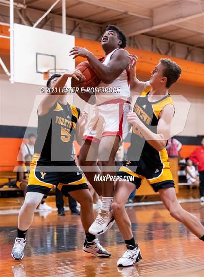 Thumbnail 1 in Burton vs. Yorktown (Schulenburg Shorthorn Tournament) photogallery.