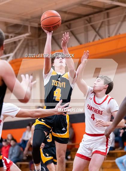 Thumbnail 2 in Burton vs. Yorktown (Schulenburg Shorthorn Tournament) photogallery.