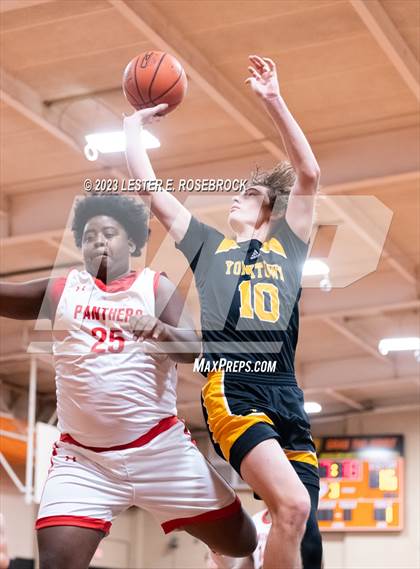 Thumbnail 2 in Burton vs. Yorktown (Schulenburg Shorthorn Tournament) photogallery.