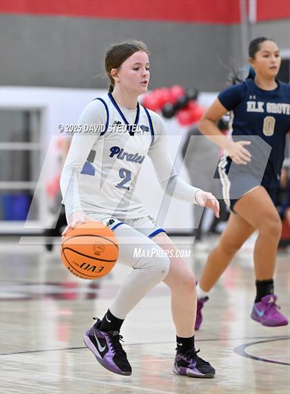 Thumbnail 3 in Elk Grove vs. Wheatland (Cardinal Classic) photogallery.