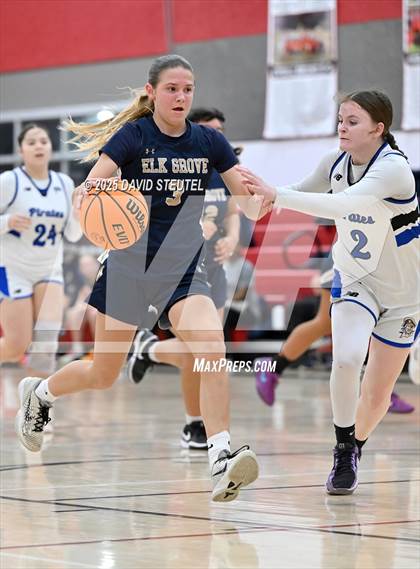 Thumbnail 1 in Elk Grove vs. Wheatland (Cardinal Classic) photogallery.