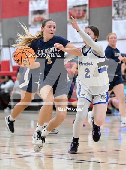 Thumbnail 2 in Elk Grove vs. Wheatland (Cardinal Classic) photogallery.