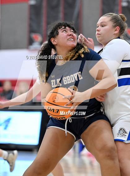 Thumbnail 3 in Elk Grove vs. Wheatland (Cardinal Classic) photogallery.