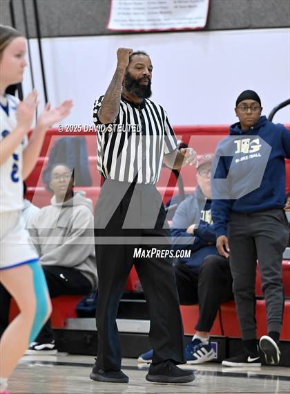 Thumbnail 3 in Elk Grove vs. Wheatland (Cardinal Classic) photogallery.