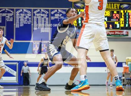 Thumbnail 2 in Aquinas vs Platte County - Sonic Showdown photogallery.