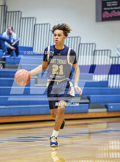 Thumbnail 3 in Aquinas vs Platte County - Sonic Showdown photogallery.
