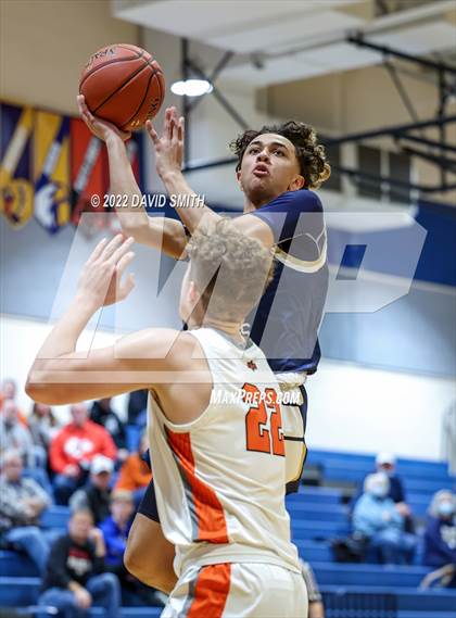 Thumbnail 2 in Aquinas vs Platte County - Sonic Showdown photogallery.