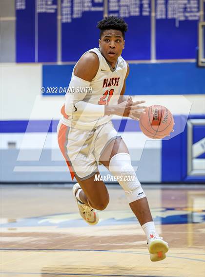 Thumbnail 1 in Aquinas vs Platte County - Sonic Showdown photogallery.