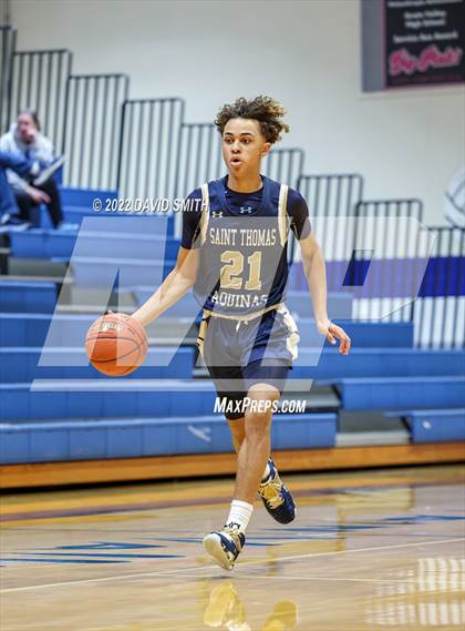 Thumbnail 2 in Aquinas vs Platte County - Sonic Showdown photogallery.