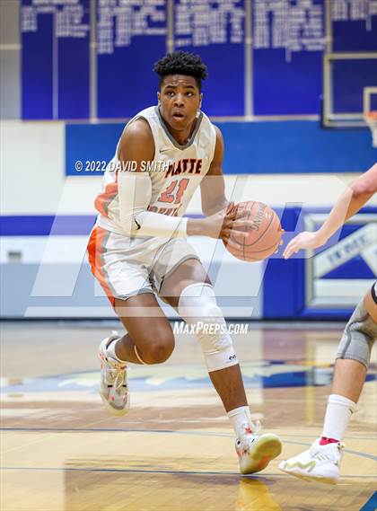 Thumbnail 2 in Aquinas vs Platte County - Sonic Showdown photogallery.