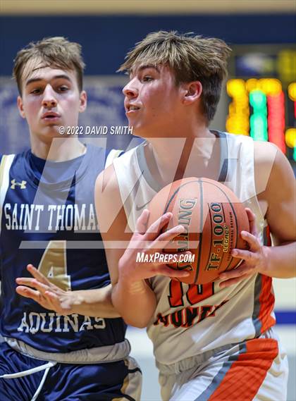 Thumbnail 2 in Aquinas vs Platte County - Sonic Showdown photogallery.