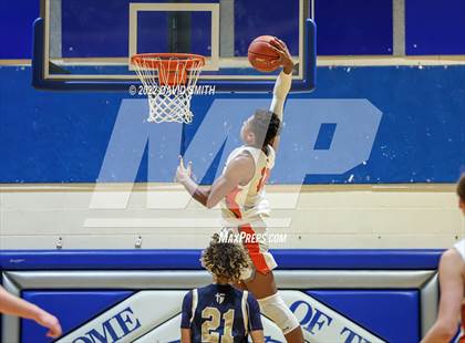 Thumbnail 2 in Aquinas vs Platte County - Sonic Showdown photogallery.