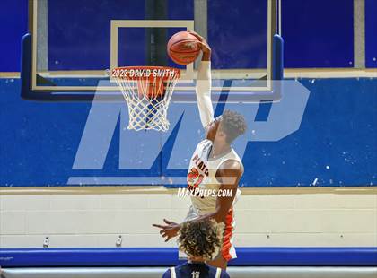 Thumbnail 1 in Aquinas vs Platte County - Sonic Showdown photogallery.