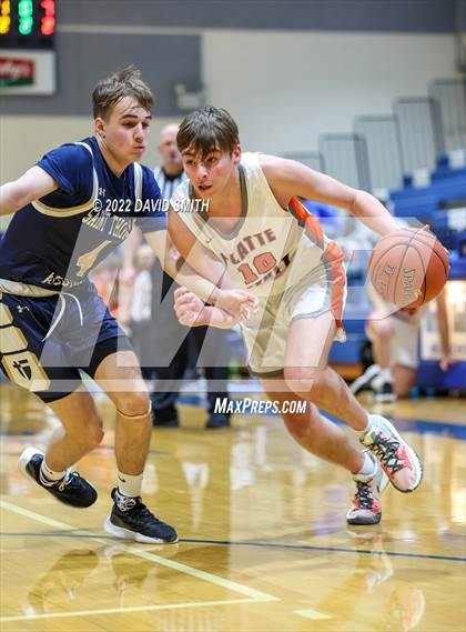 Thumbnail 3 in Aquinas vs Platte County - Sonic Showdown photogallery.