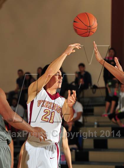Thumbnail 1 in Downey vs. Green Valley (MaxPreps Holiday Classic) photogallery.