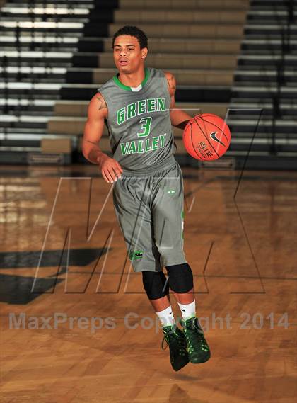Thumbnail 3 in Downey vs. Green Valley (MaxPreps Holiday Classic) photogallery.