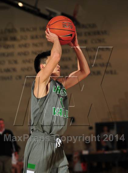 Thumbnail 3 in Downey vs. Green Valley (MaxPreps Holiday Classic) photogallery.