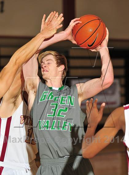 Thumbnail 3 in Downey vs. Green Valley (MaxPreps Holiday Classic) photogallery.