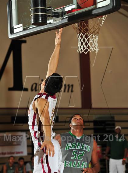 Thumbnail 3 in Downey vs. Green Valley (MaxPreps Holiday Classic) photogallery.