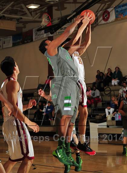 Thumbnail 3 in Downey vs. Green Valley (MaxPreps Holiday Classic) photogallery.