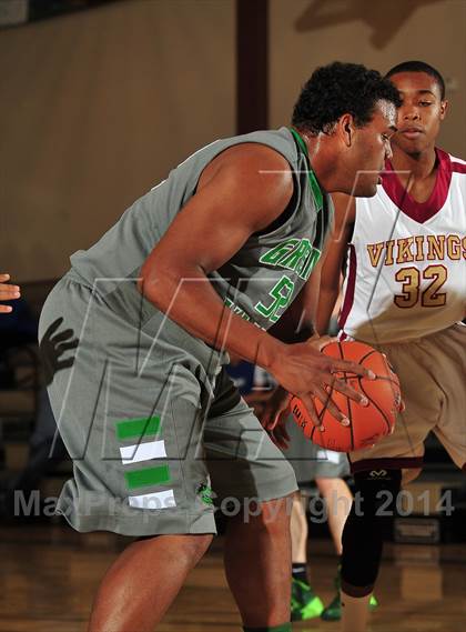 Thumbnail 3 in Downey vs. Green Valley (MaxPreps Holiday Classic) photogallery.