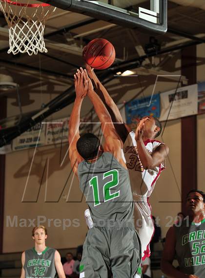 Thumbnail 2 in Downey vs. Green Valley (MaxPreps Holiday Classic) photogallery.